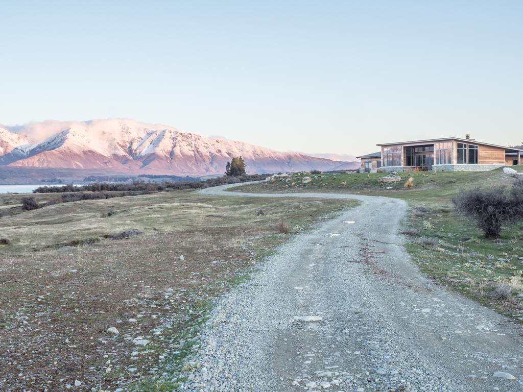 Isolation Bay * Lake Tekapo
